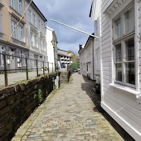 Downtown, Free Parking, 4 Bedrooms, Nordnes, Bryggen, شقة